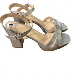 Jones New York Silver Glitter Block Heel Sandals Size 9 Glam Luxury Sparkle